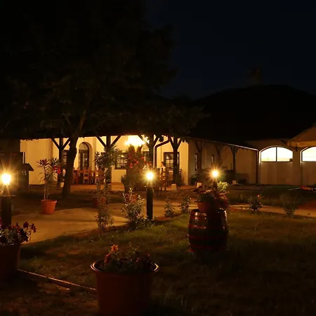 Bohem Birtok Es Csarda Ferienpark *