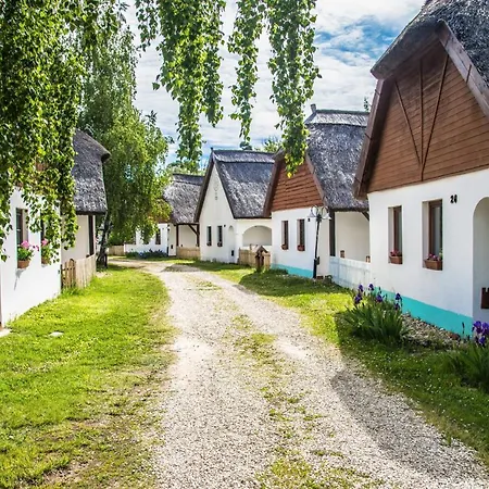Bohem Birtok Es Csarda Ferienpark